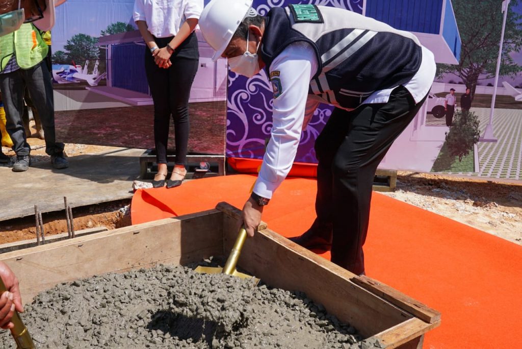 Gubernur Lakukan Groundbrekaing Pembangunan Gudang Industri Kapal Hoverwing di Dompak