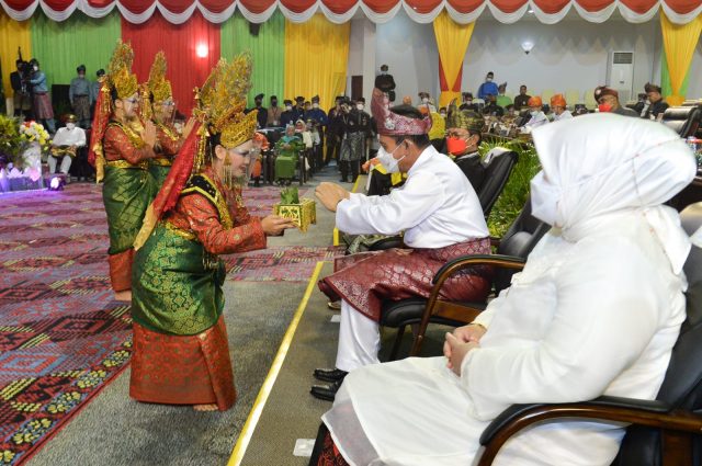 Gubernur Hadiri Sidang Paripurna HUT Kepri ke-19