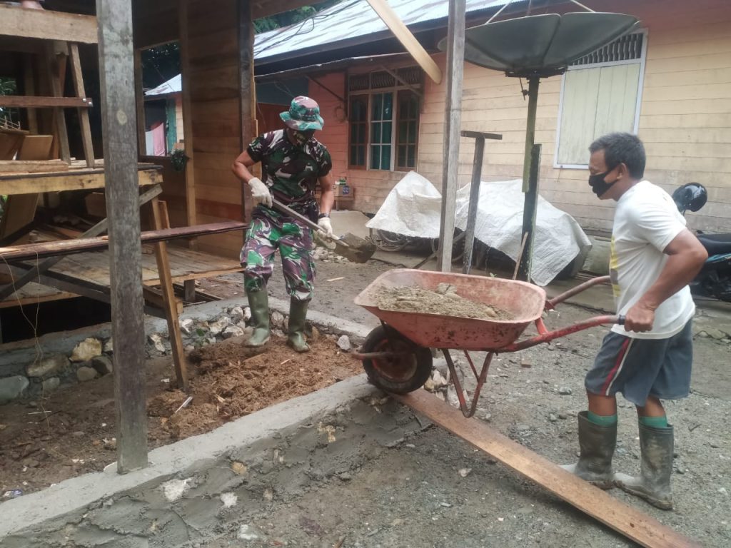 Satgas TMMD Ke-112 Bangun Pondasi Teras Rumah Rusdi
