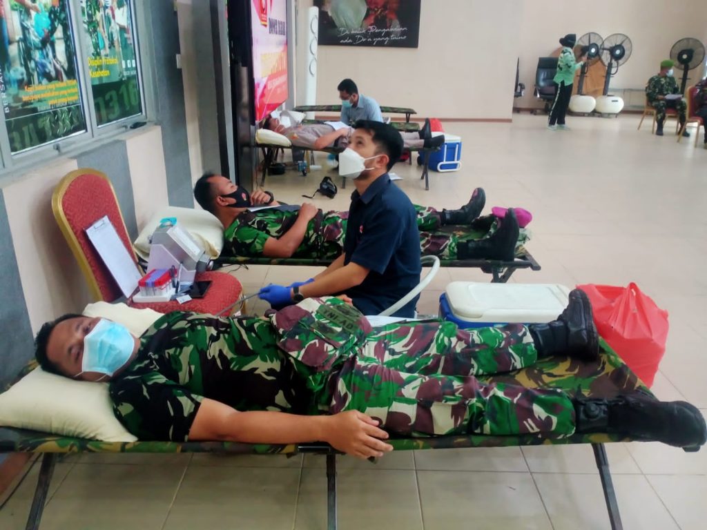 Jelang HUT ke-76 TNI, Satuan Jajaran Korem 033/Wira Pratama Gelar Donor Darah