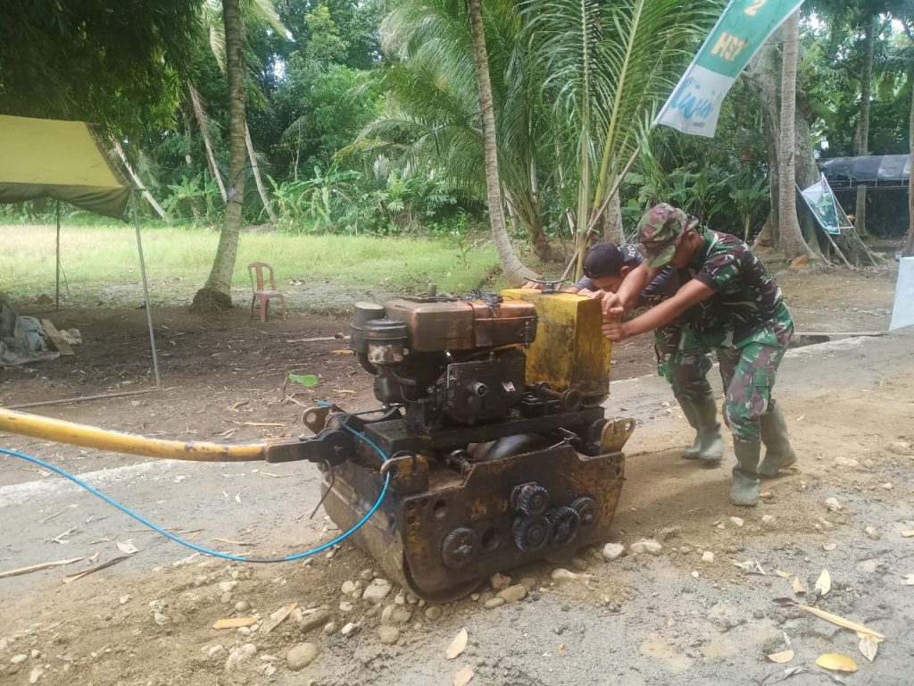 Satgas TMMD HST Kebut Penggunaan Baby Roller Vibratory