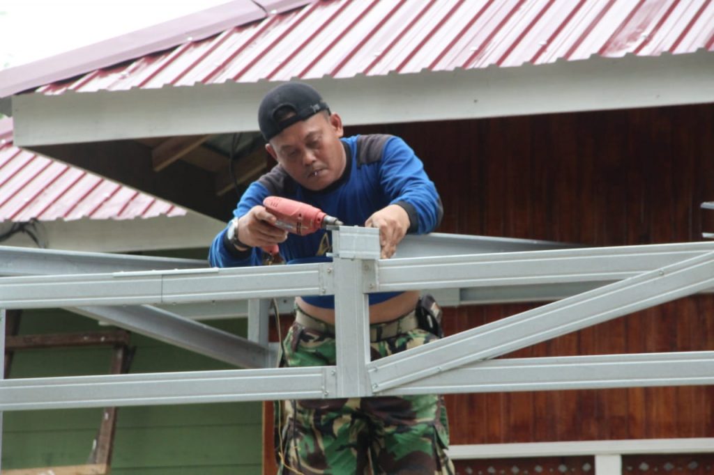 Musholla Noor Iman Tahap Pemasangan Rangka Teras