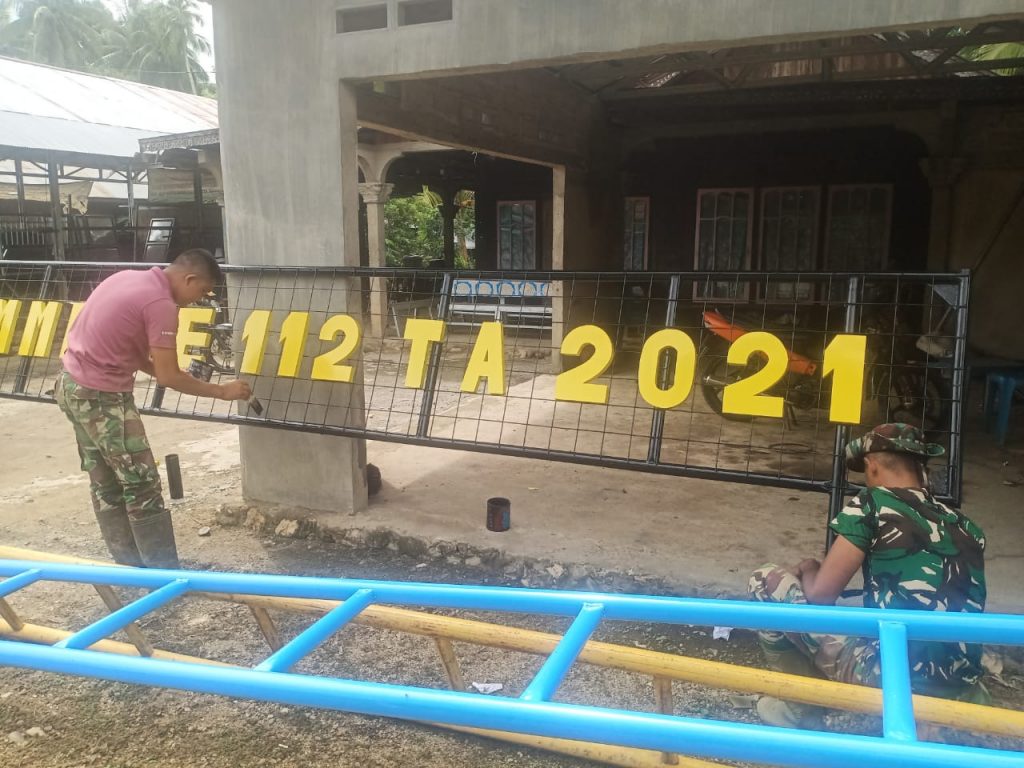 Pembangunan Gapura TMMD ke-112 Tahap Pengecetan