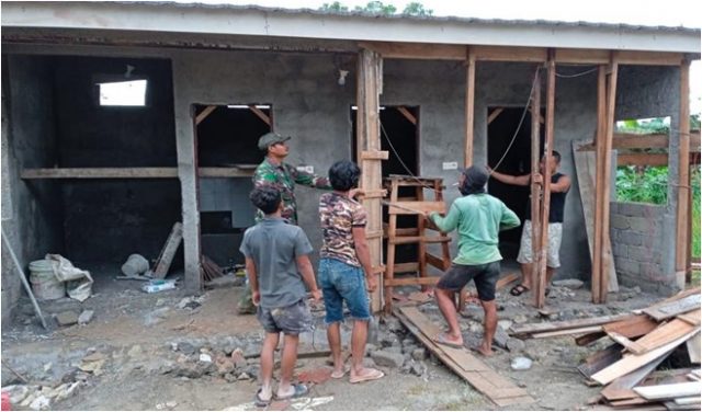 Pembangunan MCK Program TMMD ke 112 Masuk Tahap Pendirian Tiang