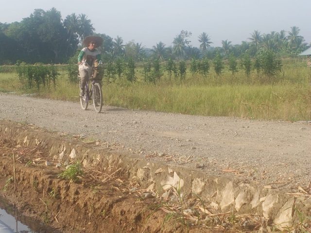 Tak Hanya Kendaraan Roda, Sepeda Pun Dapat Melenggang Dengan Nyaman Di Jalan TMMD