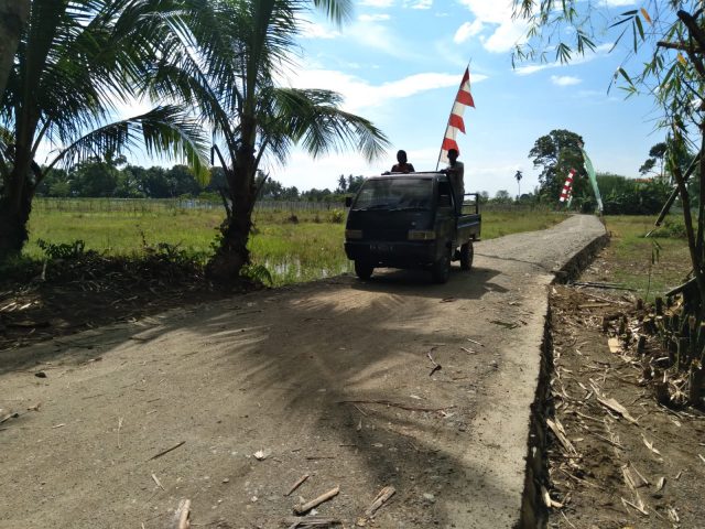 Kendaraan Roda Empat Melenggang Dengan Mudah Di Jalan TMMD