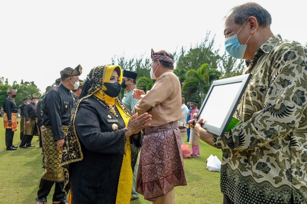 5 Pengusaha Dapat Penghargaan Dari Walikota Rahma
