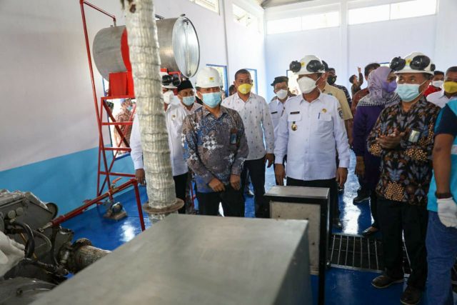 Sempena HLN ke-76, Gubernur  Resmikan Program Desa Berlistrik PLN