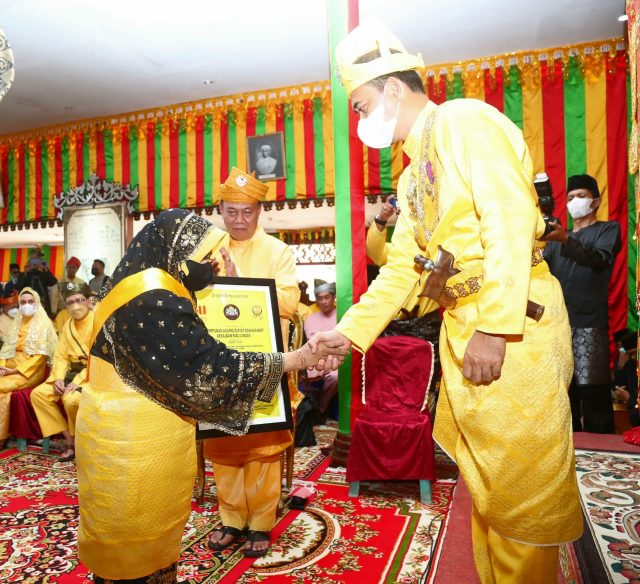 Walikota Rahma Diberi Gelar Dato Wira Gemala Segara