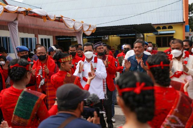 Gubernur Ansar Ajak Pemuda Batak Jaga Kerukunan