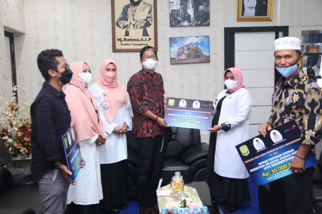 Walikota Rahma Bantu Sanggar Budaya di Tanjungpinang