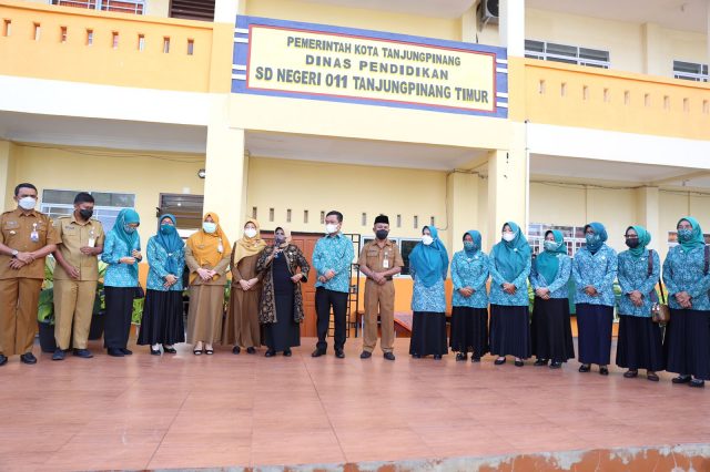 Walikota Rahma Tinjau Vaksinasi Anak di SDN 011