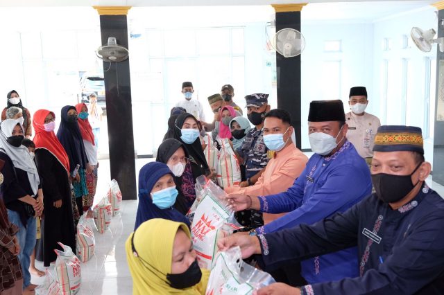 Pemko Tanjungpinang Bersama Baznas Berbagi Berkah di Hari Jadi ke-238 Tanjungpinang