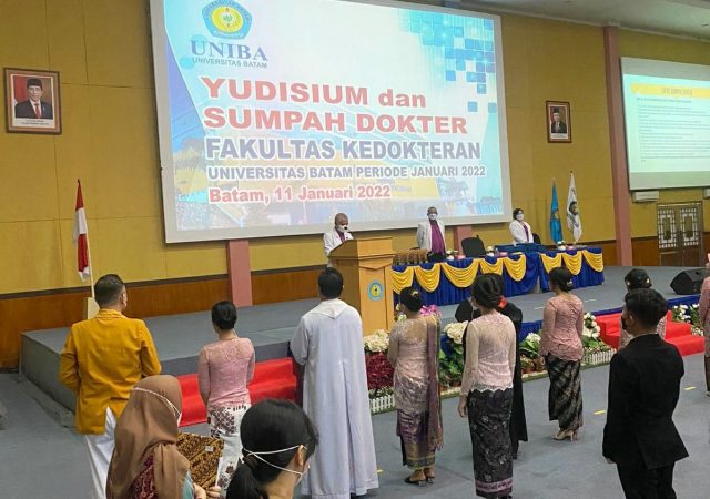 Gubernur Ansar Hadiri Yudisium & Pengucapan Sumpah Dokter Uniba