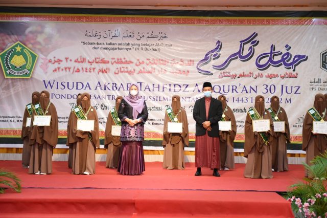 TP PKK Kepri Hadiri Wisuda Akbar Tahfidz Ponpes Darussilmi