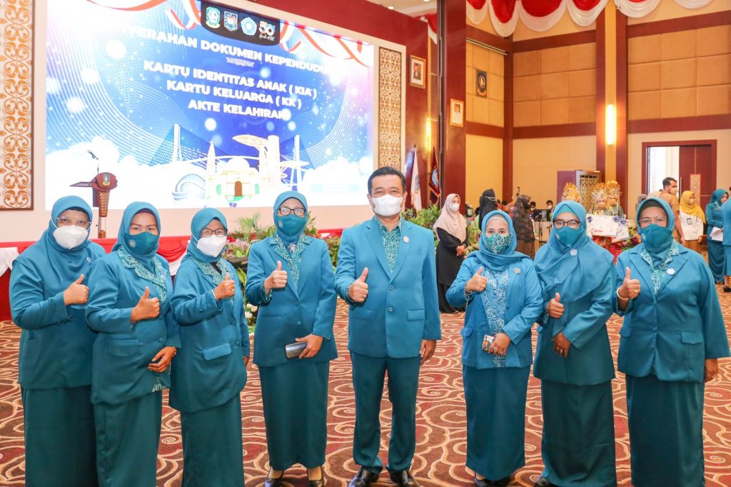 Walikota Rahma Temankan Ketua PKK Tanjungpinang Rayakan HKG Nasional