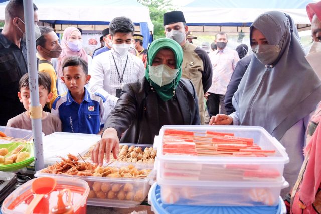 Rahma Bersyukur Covid Menurun saat Bazar Ramadhan Dibukanya