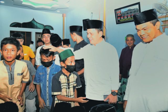 Gubernur Ansar Safari Ramadhan di Masjid Baitul A’la Perumahan Aviari