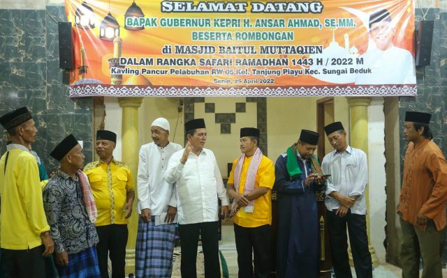 Gubernur Kepri Safari Ramadhan Ke Masjid Baitul Muttaqien