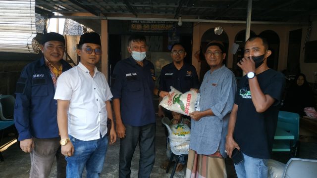 Di Penghujung Ramadhan, PWI Tanjungpinang Berbagi Beras Bagi Anak Yatim