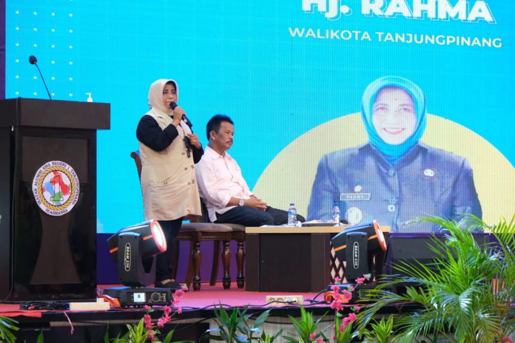 Reuni Akbar SMA N 1, Walikota Tanjungpinang Narasumber Seminar Kepemudaan Musyawarah Aksi Millenial
