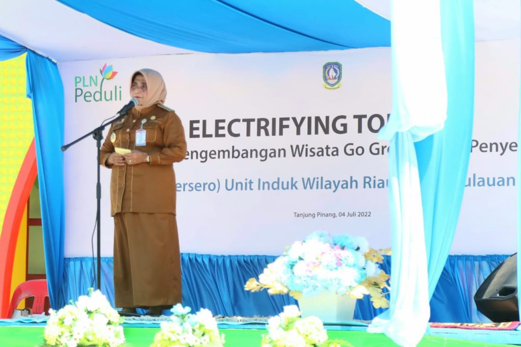 Rahma Serahkan Bantuan CSR  PT. PLN ke Masyarakat Penyengat