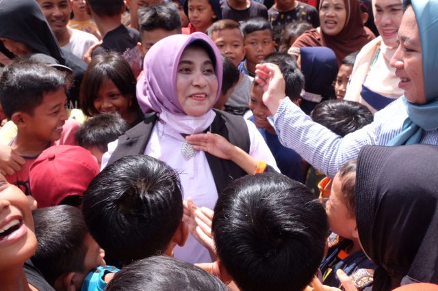 Hadiri Pentas Seni Singo Barong, Rahma disambut Bahagia