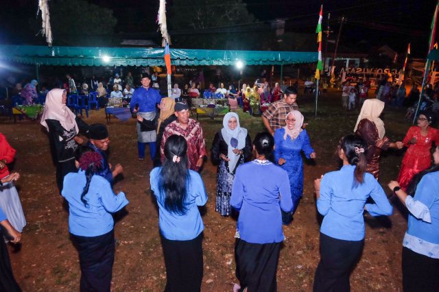 Rayakan Hari Kemerdekaan, Rahma Ikut Joget Dongkong Bareng Warga Kampung Bangun Sari