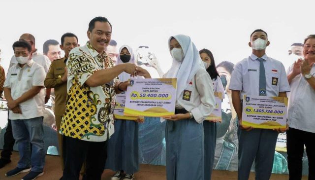 Pemprov Serahkan Insentif RT/RW, DPRD Kepri: Cukup Bermanfaat