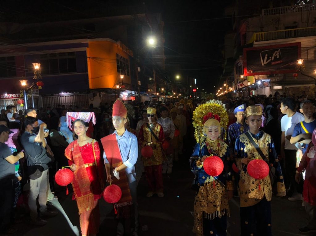 Gubernur Senang, Puluhan Ribu Pengunjung Padati Festival Moon Cake