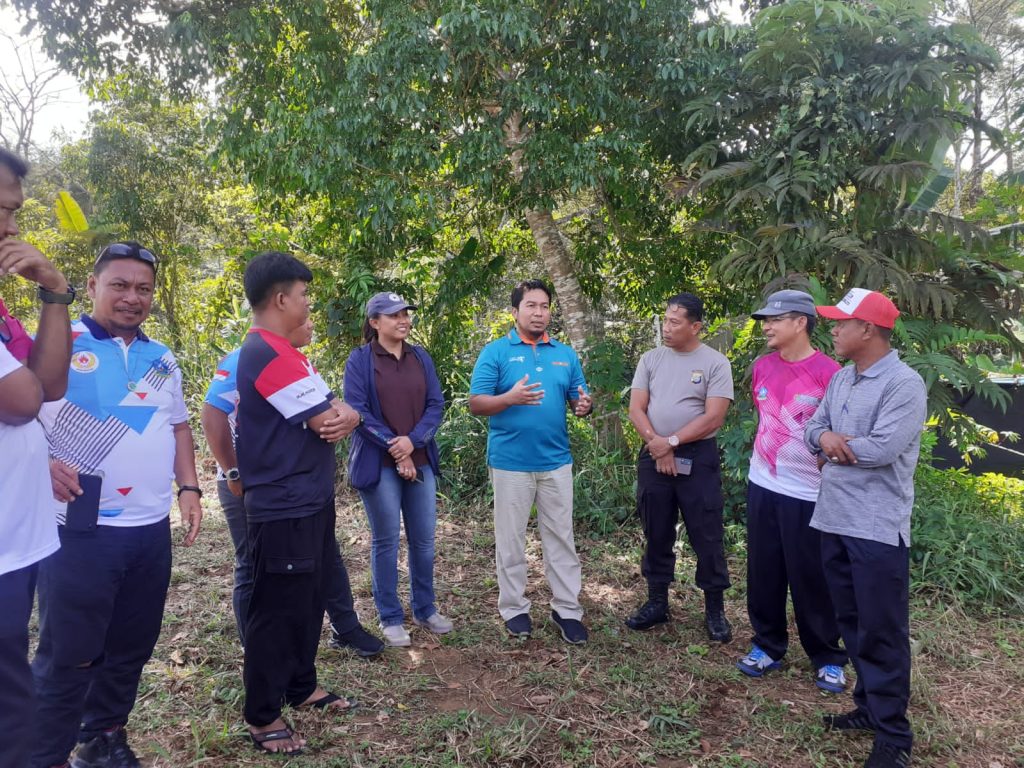 KONI Bintan Bersihkan Makam Istana Kota Kara Jelang Porprov ke-V