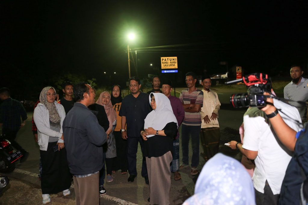 Jalan Masuk Senggarang Sudah Terang, Warga: Terima Kasih Ibu Rahma