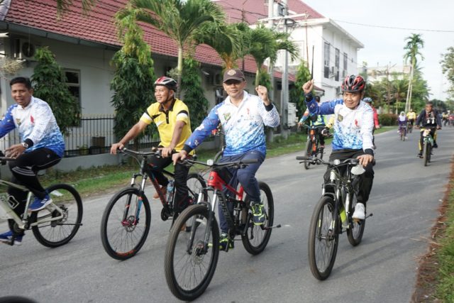 Bupati Asahan Lepas Ribuan Peserta Gowes HUT PGRI