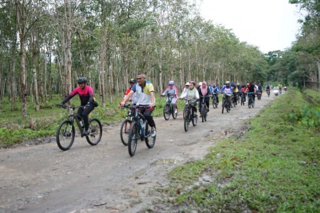 Bupati Surya Ajak Gowes Sepeda Bareng Buat Jaga Kesehatan Tubuh