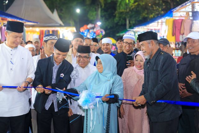 Bawa Berkah, Rahma Resmi Buka Bazar Ramadhan di Lapangan Pamedan