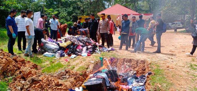 Polresta Tanjungpinang Musnahkan 17 Koli Barang Bekas Impor