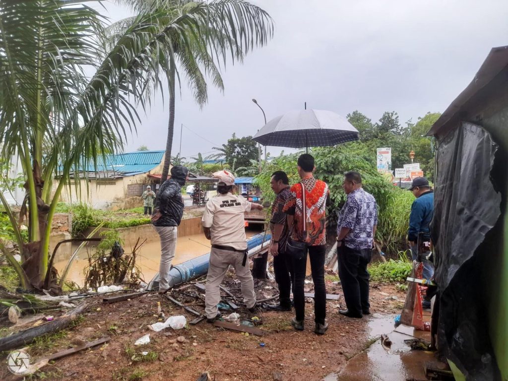 Komisi III DPRD Kepri Tinjau Saluran Air di Simpang Helm Jalan Raja Isa