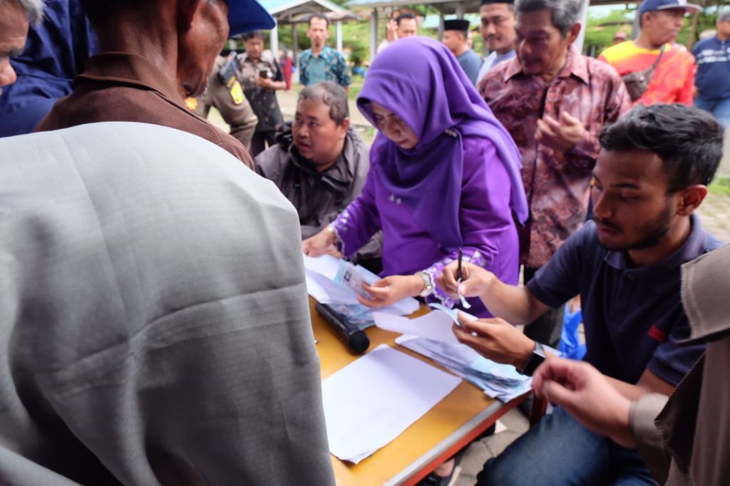 Sambut Hari Besar, Rahma Serahkan 13 Ribu Paket Bingkisan