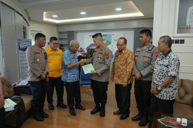 Bupati Asahan Serahkan Sertifikat Tanah Kepada Polres Asahan
