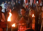 Dilepas Tito, Gubernur Ansar dan Istri Ikuti Tradisi Pawai Obor di Natuna