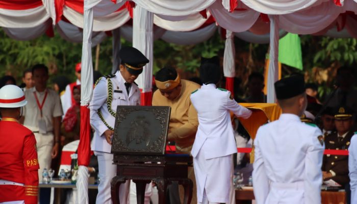 Perdana, Bupati Bintan Gelar Upacara HUT Kemerdekaan RI di Pulau Mantang