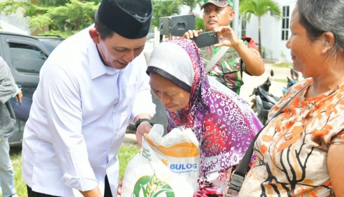 Ansar Serahkan Bantuan Beras ke 70 Ribu Lebih Kepala Keluarga, Terbanyak Kota Batam