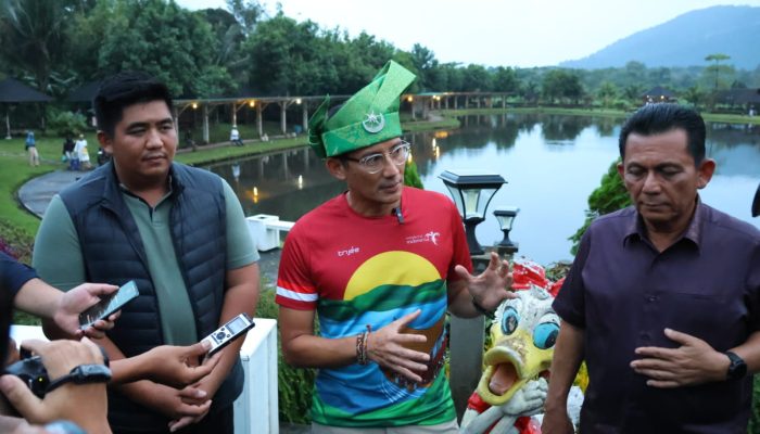 Bupati Roby Dampingi Sandiaga Uno Kunjungi Wisata Alam Poyotomo