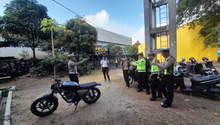 Polisi Razia Kendaraan di SMKN 3 Tanjungpinang, Satu Knalpot Brong Diamankan