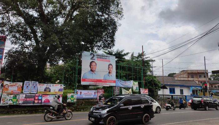 Baleho Prabowo-Gibran Batal Ditertibkan, Papan Reklame Bukan Aset Pemko