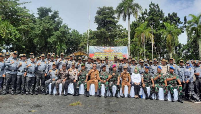 Pj Wali Kota Tanjungpinang Kukuhkan 1.402 Orang Satlinmas