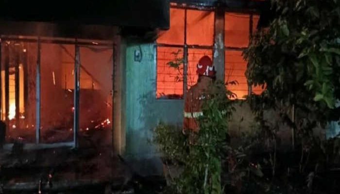 Diduga Konsleting Listrik, Satu Rumah di Tanjungpinang Dilahap Sijago Merah