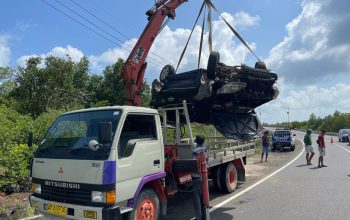Mobil Innova Terbalik, Diduga Hilang Kendali Karena Kecepatan Tinggi