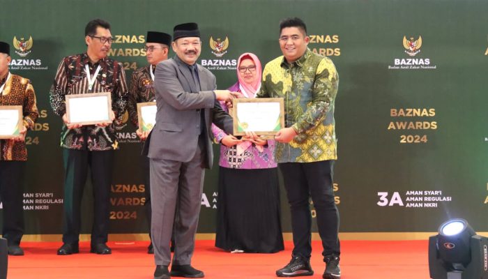 Lewat Gerakan Cinta Zakat, Bupati Roby Dianugerahi Penghargaan BAZNAS Awards 2024