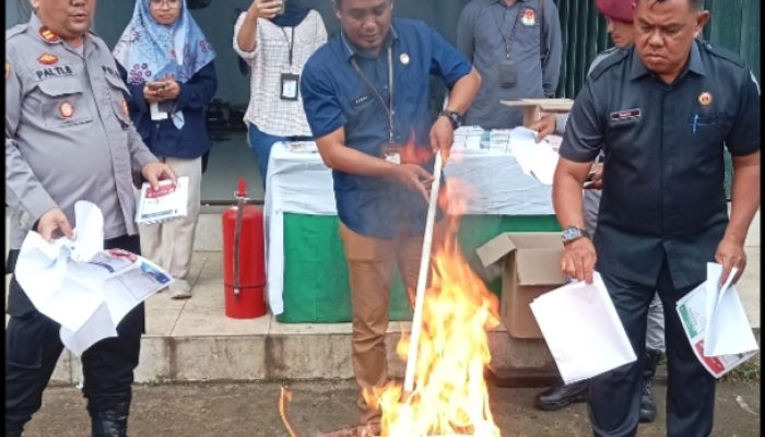 KPU Lingga Musnahkan Ratusan Surat Suara Rusak dan Berlebih